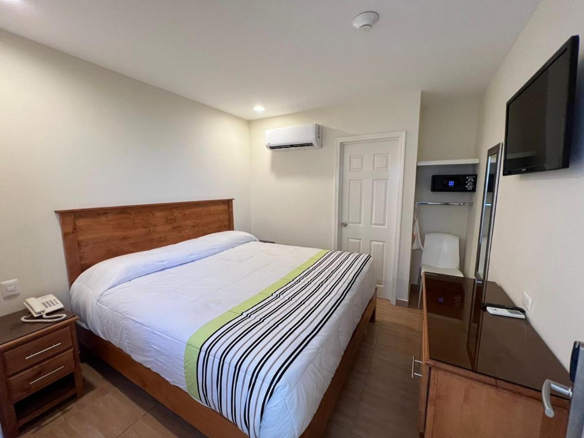 Baja Hotel Single
