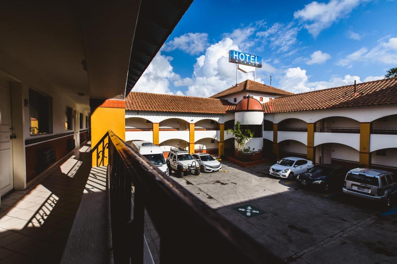 Del Mar Inn Interior