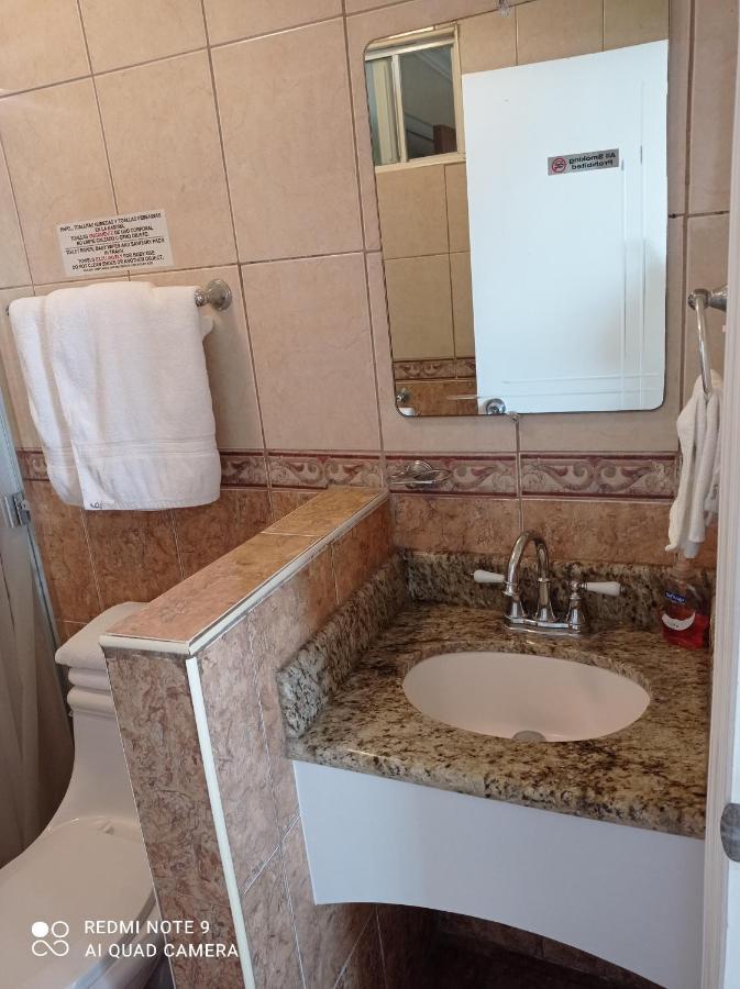Leon Rojo  WC