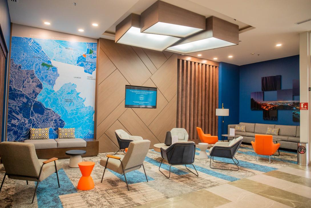 Holiday Inn Express lounge