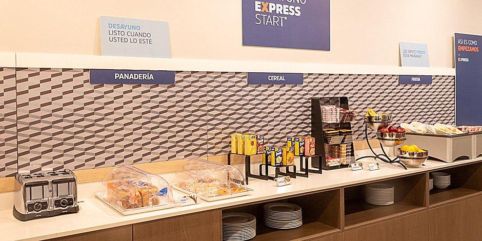 Holiday Inn Express Buffet