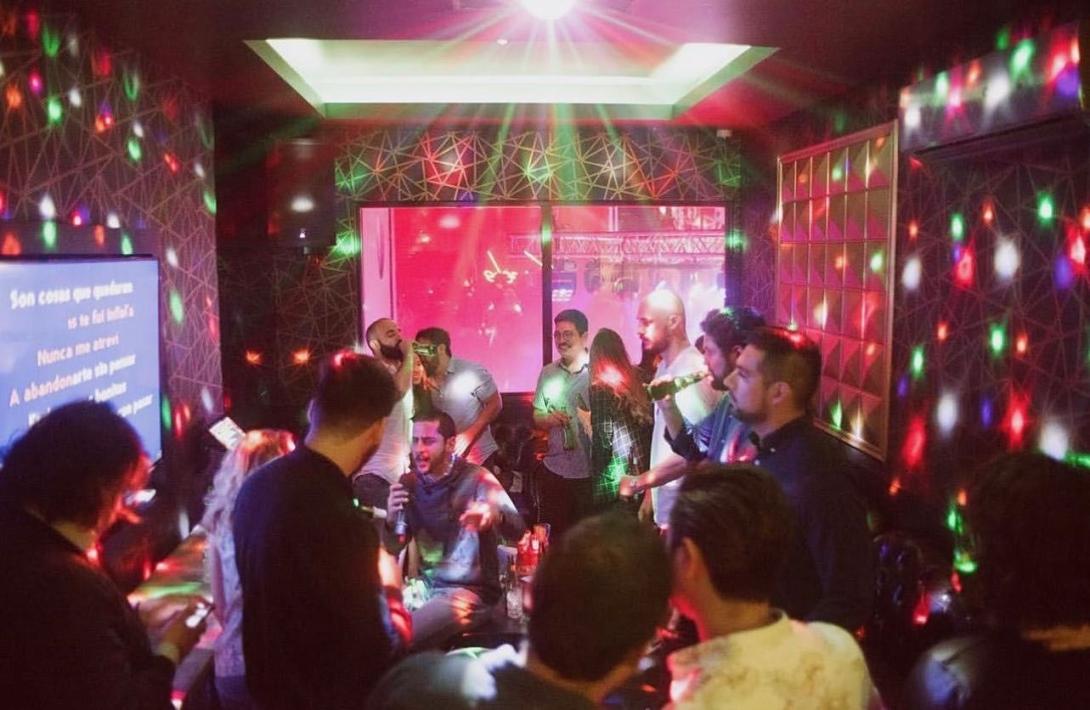 Karaoke room grupo