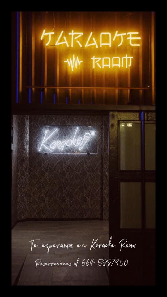 Karaoke room puerta